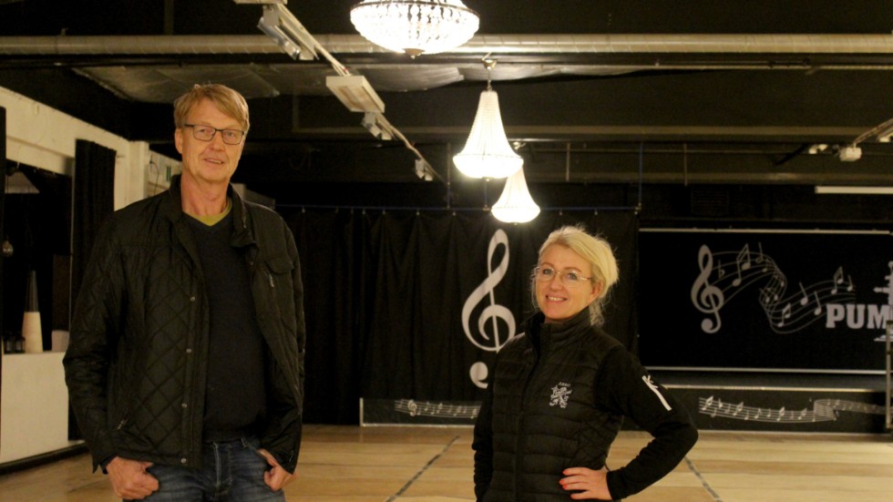 På torsdagskvällen var Mats Nilsson och Lena Josefsson på plats för att fixa det sista inför lördagens konsert. 