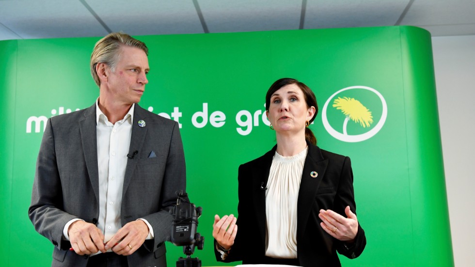 Miljöpartiets språkrör Per Bolund och Märta Stenevi driver klimat- och miljöfrågorna hårt i hopp om att rädda partiet över riksdagsspärren.