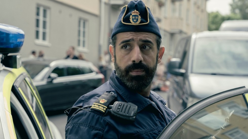 Bahador Foladi i en scen ur dramaserien "Maskineriet". Snart syns skådespelaren även i Apple tv+ spiondrama "Teheran". Pressbild.
