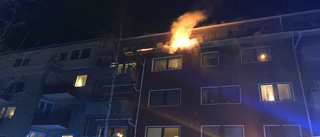Fortfarande avspärrat efter nattens brand i Luleå – polisen utreder mordbrand