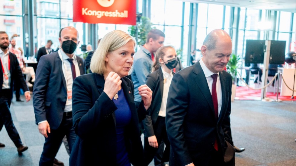 Socialdemokraternas nya partiordförande Magdalena Andersson och Tysklands vice förbundskansler, socialdemokraten Olaf Scholz under S-kongressen i Göteborg.