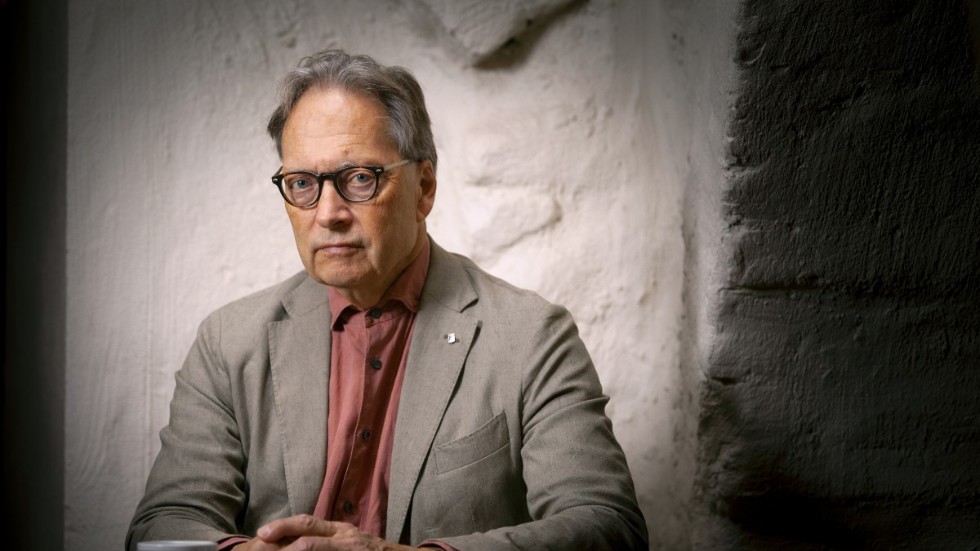 Horace Engdahl är författare, litteraturforskare, kritiker och sedan 1997 en av de aderton ledamöterna i Svenska Akademien. Senast gav han 2019 ut boken "De obekymrade".