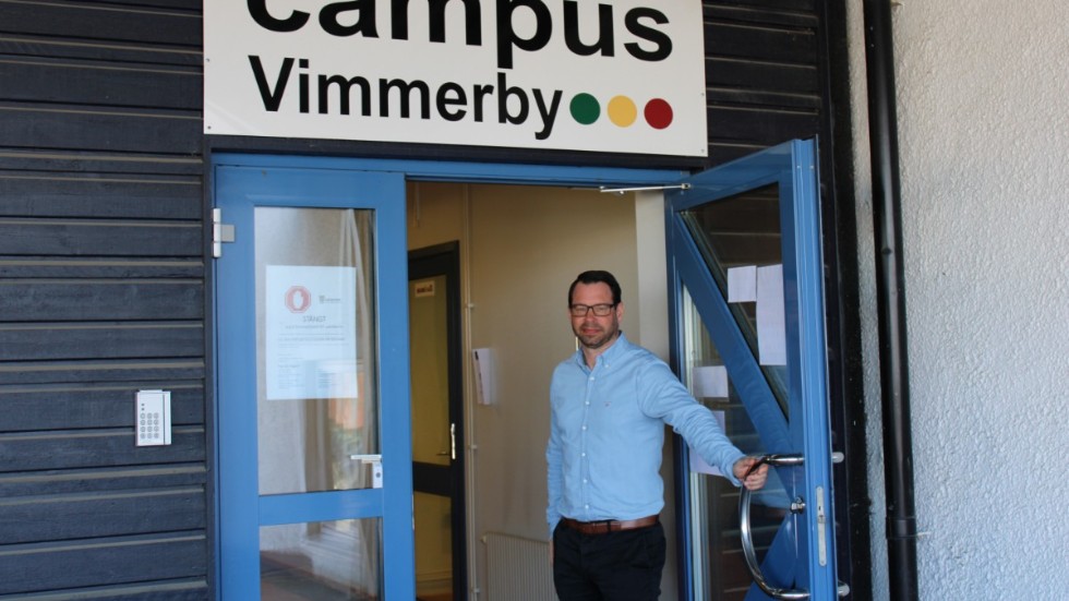 Mattias Nordqvist är campuschef på Campus Vimmerby. Han ser många fördelar med att studera lokalt: "För många passar det livspusslet bättre och det möjliggör även att kunna bo kvar hemma eller hålla kvar ett extrajobb".