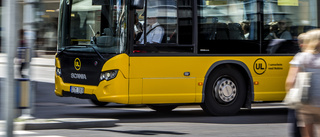 Buss krockade med bil i centrala Uppsala