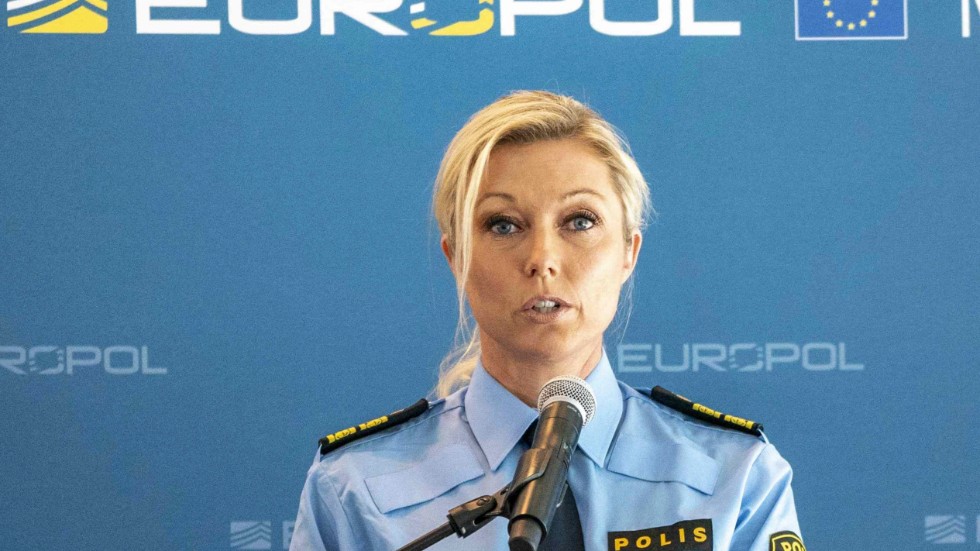 Linda H Staaf, chef för underrättelseenheten vid polisens nationella operativa avdelning i Sverige, under tisdagens pressträff med Europol.