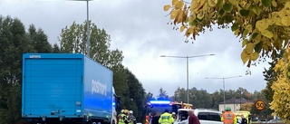 Olycka med lastbil i Årby– flera bilar inblandade