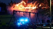 En död i våldsam brand i flerfamiljshus i Skäggetorp