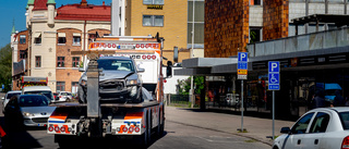 Bil i krock med sopbil i centrala Eskilstuna – två följde med ambulansen för kontroll