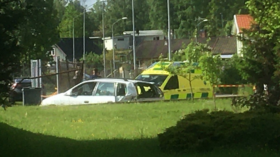 Biljakten startade på riksväg 34 och slutade i en stenmur på Gränsgatan, då bilen prejades av en polisbil. 