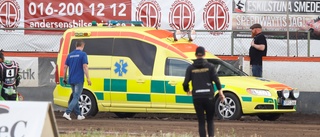 Kim Nilsson bortförd med ambulans efter otäck krasch – matchen avbruten