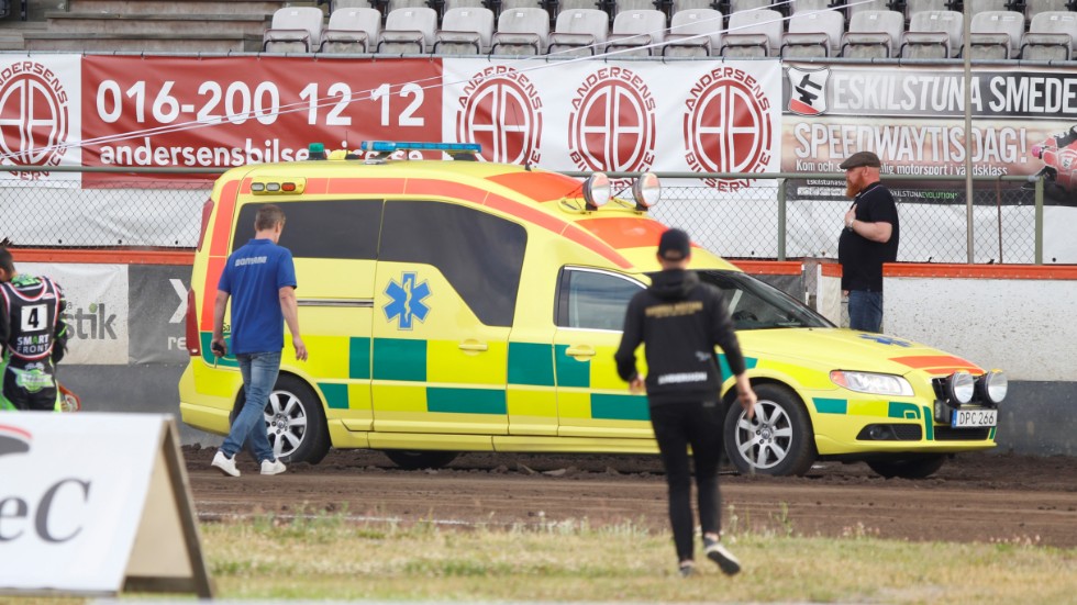 Kim Nilsson var med om en otäck krasch i matchen mellan Griparna och Team Rapid. Nilsson fick lämna i ambulans och tävlingsledningen valde att bryta matchen.