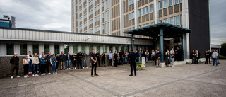 Här visar Norrköpingspolisen sitt stöd – efter dödsskjutningen ✓ Räddningstjänsten höll tyst minut