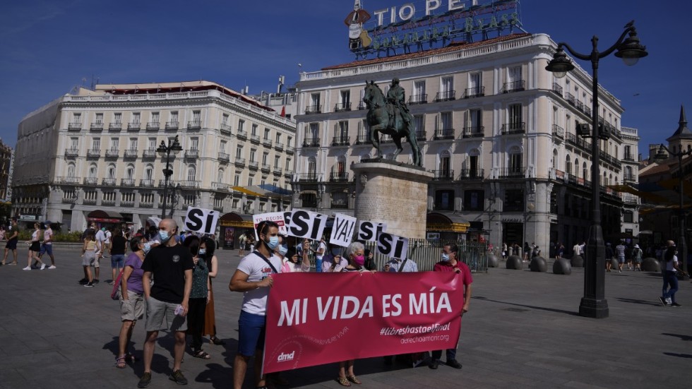 Demonstration till stöd för förslaget att legalisera aktiv dödshjälp i Madrid i juni.