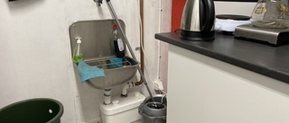 Kiosken i Bahcohallen saknar varmvatten – fick diska på toaletten