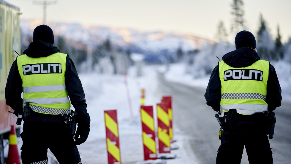 Norsk polis inför inre gränskontroller under perioden för Nobelceremonierna. Arkivbild.