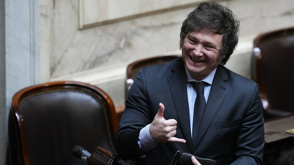 Javier Milei installeras som Argentinas president, och Ukrainas Volodymyr Zelenskyj hedrar honom med sin närvaro.