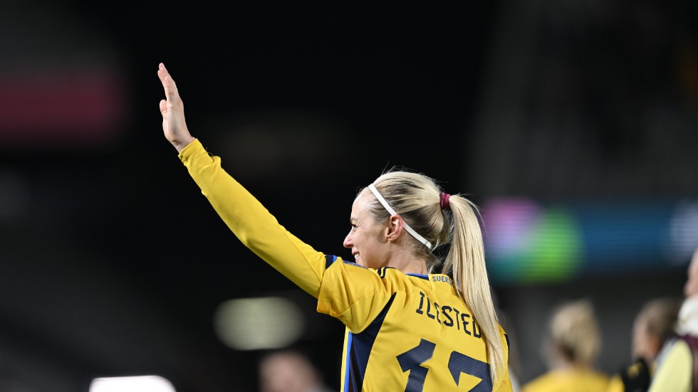 Sveriges Amanda Ilestedt gjorde sitt fjärde mål i VM när Sverige vann kvartsfinalen mot Japan i Auckland med 2–1.
