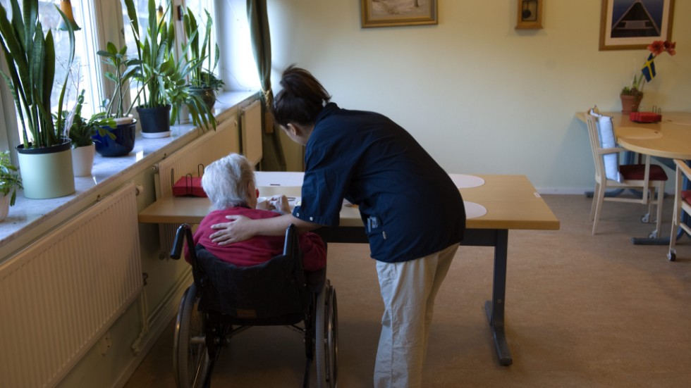 Problemet i svensk äldreomsorg är underbemanningen. Personalstyrkan är på en lägstanivå året om vilket gör att sommarmånaderna blir näst intill omöjliga för både personal och de äldre, skriver flera företrädare för Kommunal. 