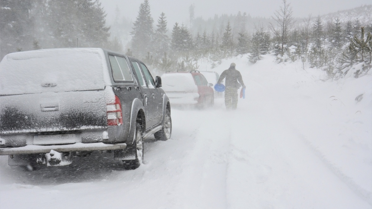 Så kör du säkert i vinter – det här ska du ha med dig
