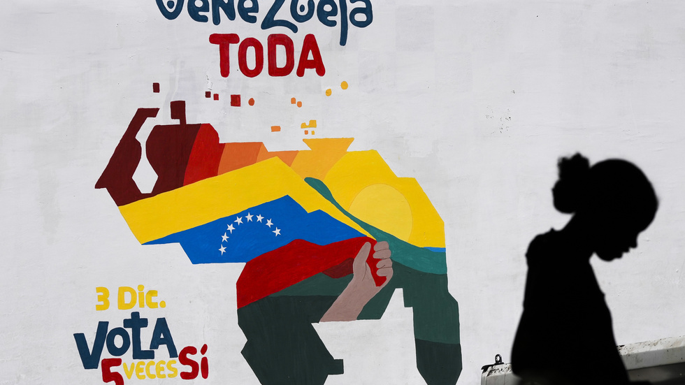 En muralmålning i Venezuelas huvudstad Caracas som visar hur Essequiboregionen i Guyana har blivit en del av Venezuela.