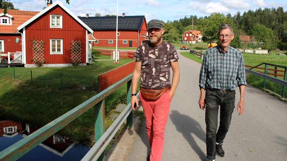 Håkan Danielsson och Bengt Roslund är kritiska till vindkraftsplanerna i närheten av Vederhult.