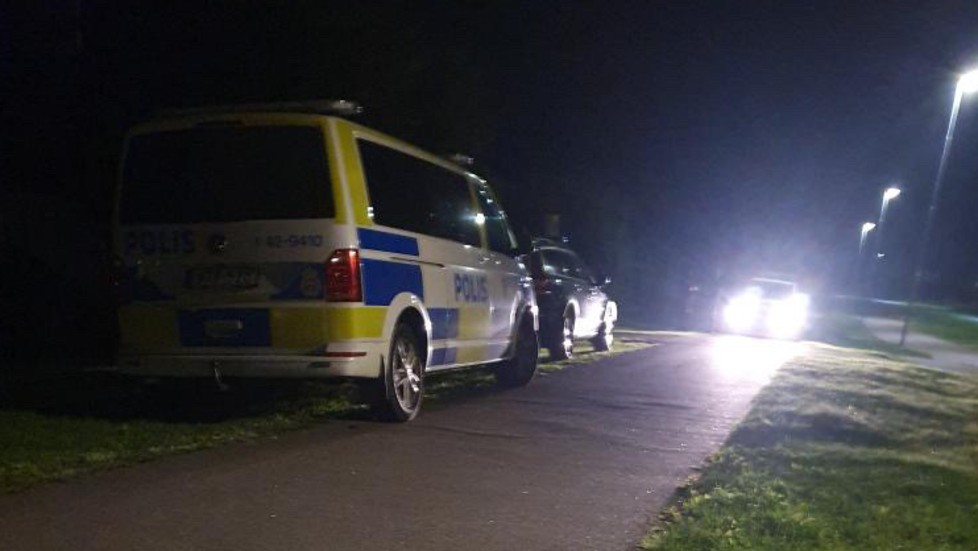 Under sena tisdagskvällen syntes ett flertal polisbilar i Ljungsbro utanför Linköping.
