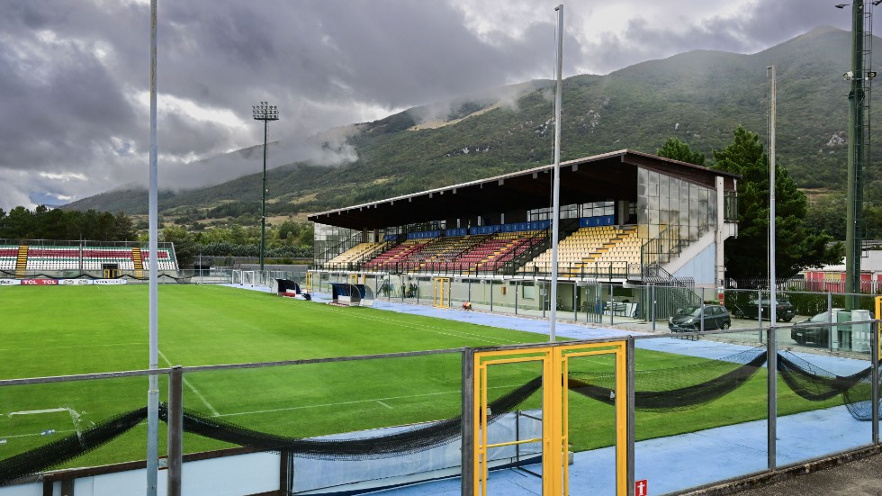 Det svenska fotbollslandslaget spelar tisdagens Nations League-match mot Italien på Teofilo Patini-stadion i Castel di Sangro.