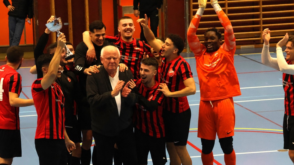 Glädjescener. SK Lojal vann ICA Mathusets kommunmästerskap i futsal. 