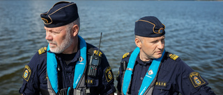 Sjöpoliserna Hans och Robert jagar ligor vid kusten