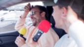 Tv-profilerna spelar in podd från en bil någonstans på Sudret