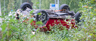 Bil voltade i singelolycka på Norra ringen