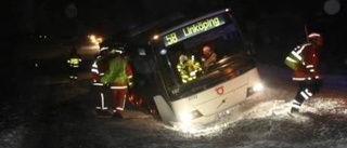 Buss av vägen på länsväg 215