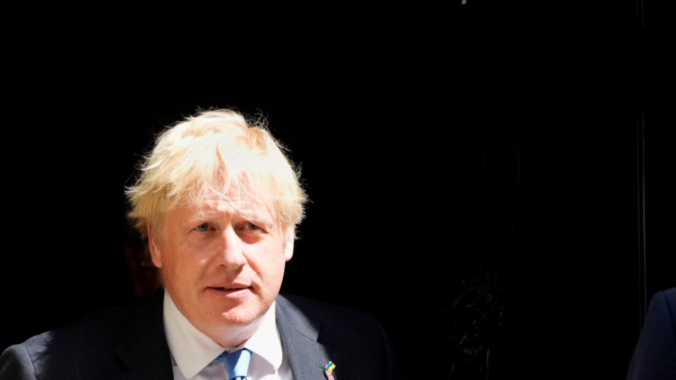 Storbritanniens premiärminister Boris Johnson är med sina yviga gester ingenting för svenska väljare.