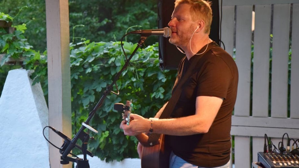 Jocke Göransson bjöd på stämningsfull musik under kvällen.