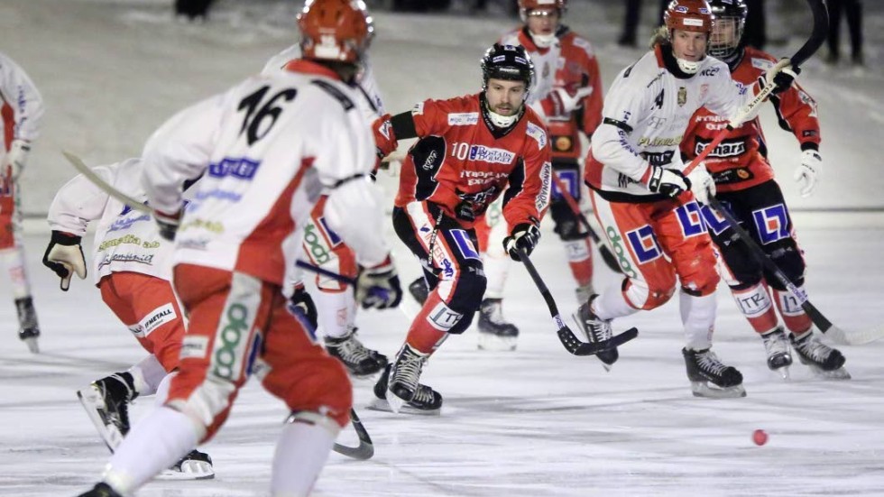 Det blir ingen seriepremiär för Målilla Bandy till helgen. Isen i Linköping håller inte för spel.