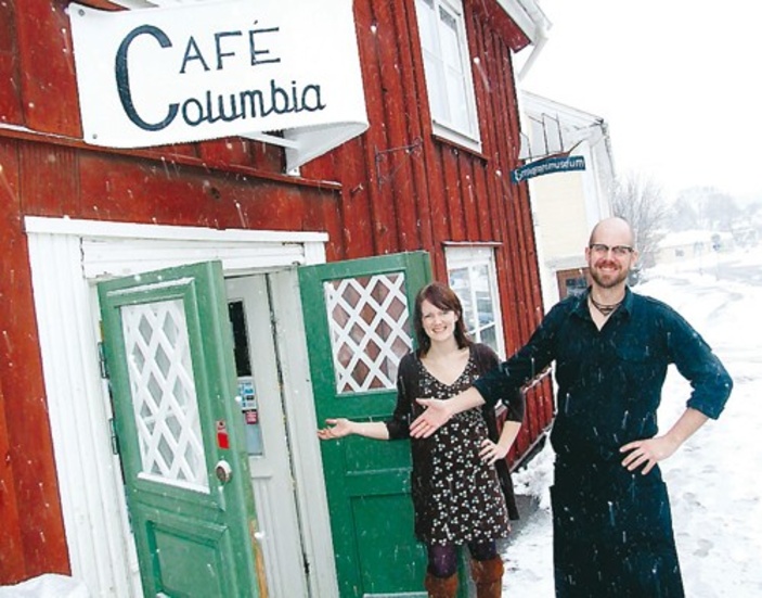 Nypremiär. Nu är det Anna Zentio och Erik Johansson som styr Café Columbia i Kisa.