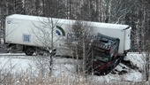 BLÅLJUS: Trafikolycka med lastbil