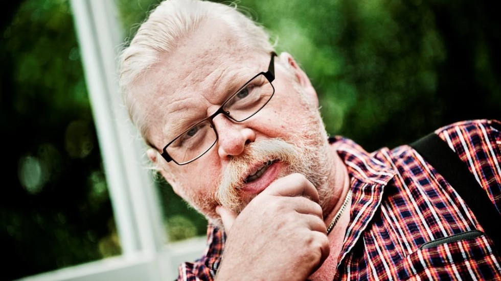 Författaren. Ingemar E L Göransson, Linghemsbo och gammal LO-kämpe, skriver såväl debattlitteratur som romaner, noveller och poesi.