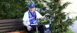 93-årige Harry på turné med IFK
