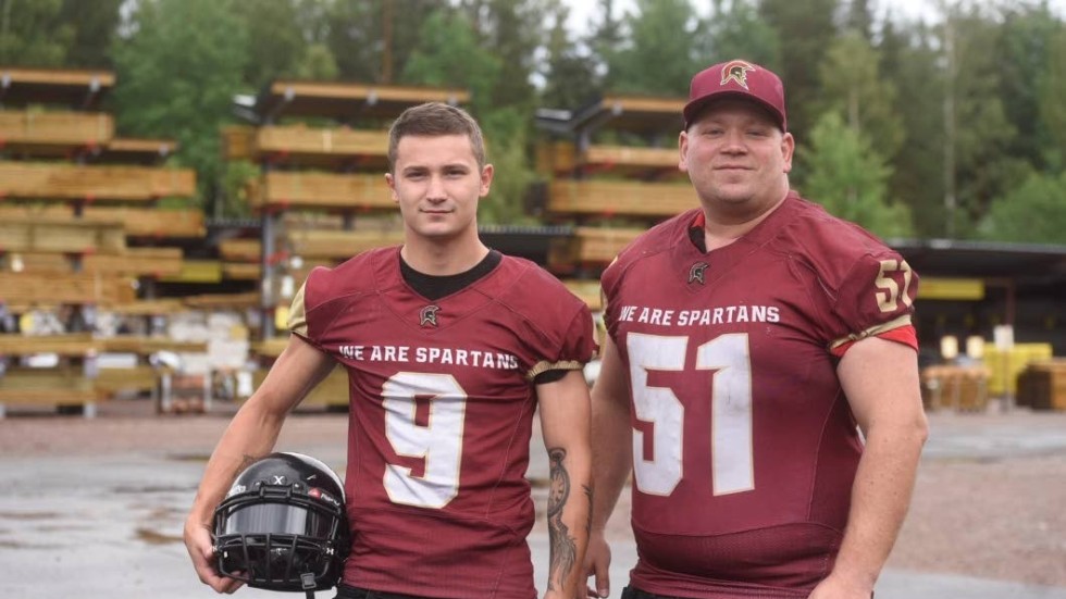 Oscar Nordquist (vänster) och Mikael Välijeesiö (höger) ska spela slutspel med sitt Jönköping Spartans i augusti.