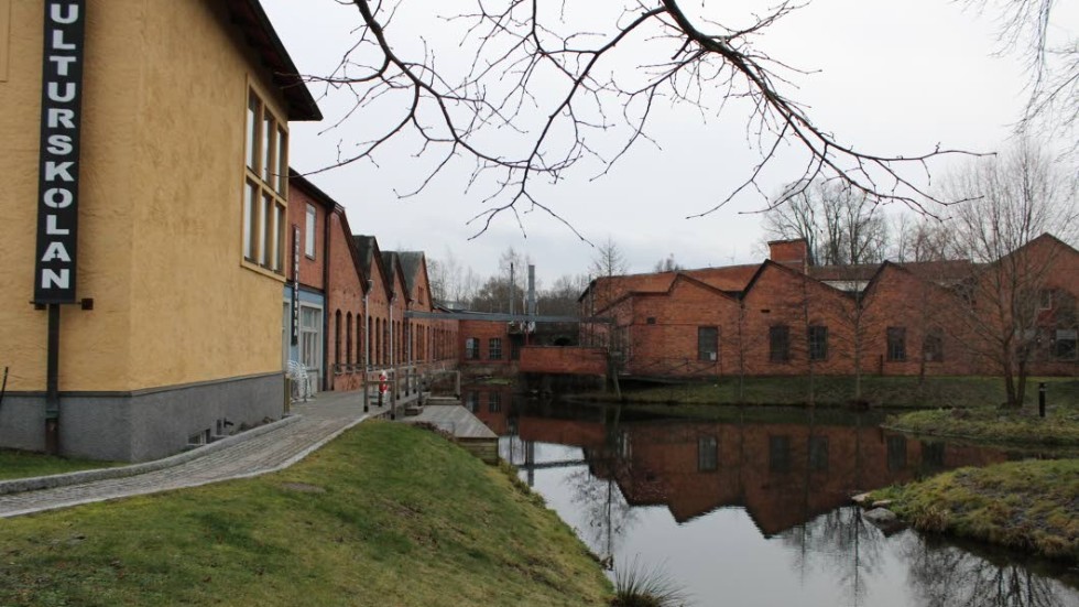 Bro. En bro ska förbinda B-fabriken med Åssaområdet på andra sidan dammen vid Gamla torget.