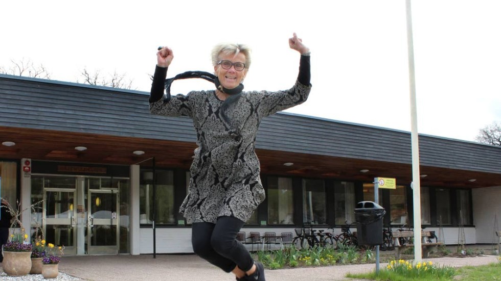 Tina Viberg, 67 år, kan snart skutta ut i friheten, när hon går i pension från Gamleby folkhögskola efter 39 år.