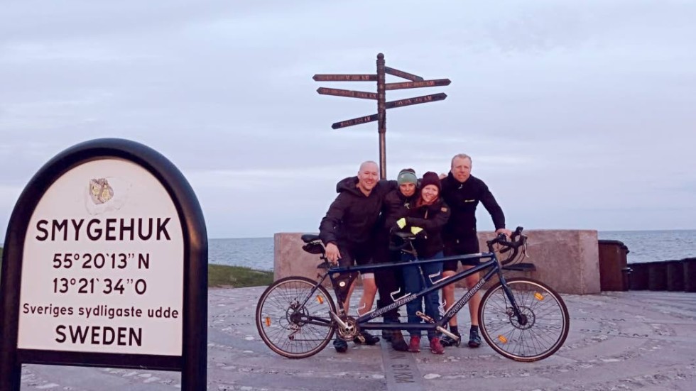 Hela cykelgänget vid målgången, Petter Karlquist, MariaMånsson, Elin Karlquist och Edvin Kimsjö.