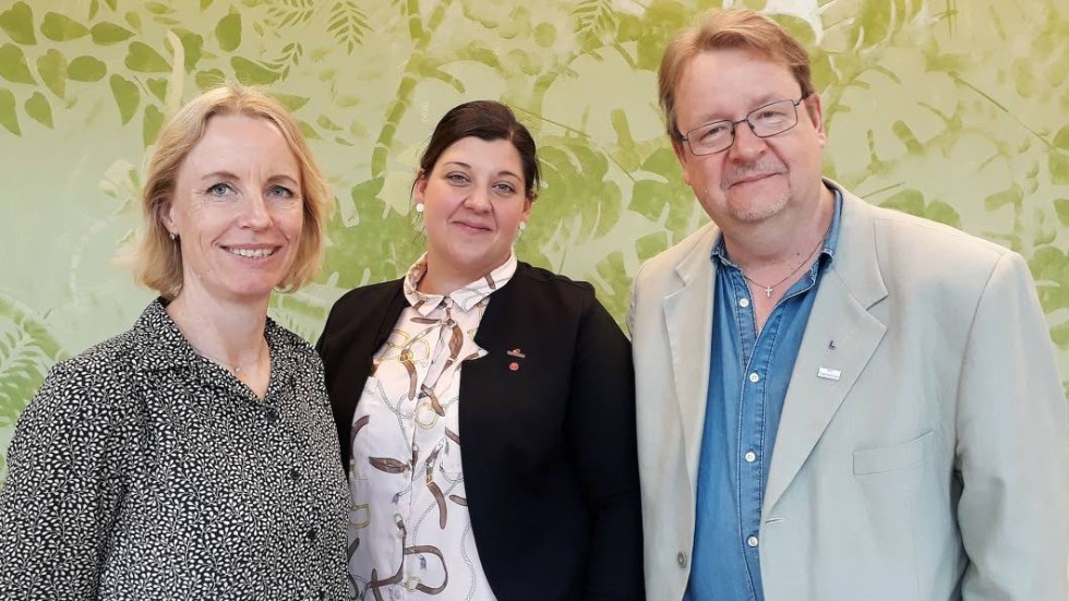 Christel Alvarsson (C), Angelica Katsanidou (S) och Pierre Edström (L) presenterade prioriteringar i personalpolitiken inför årets budgetarbete.