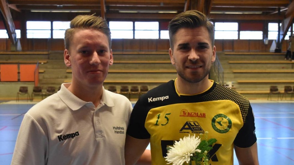 HHF-tränaren Andreas Sundqvist med matchens bästa spelare Ivan Pilipovic.