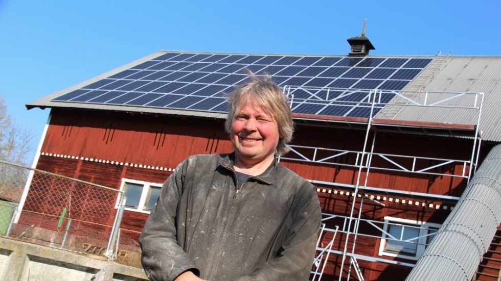 Just nu genomför Hycklingelantbrukaren Göran Nilsson en storsatsning när han investerar i 140 solcellspaneler.