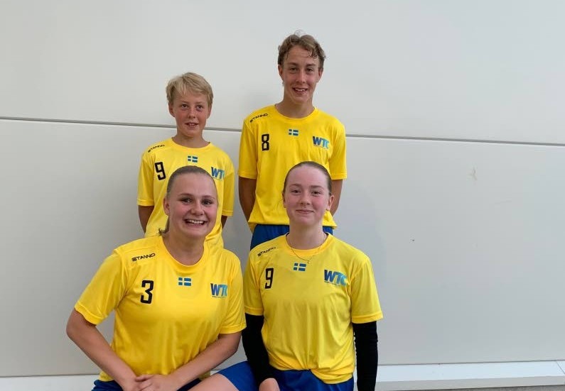 Fyra Vimmerbyungdomar var med i Team Sweden i en innebandyturnering i Uppsala: Vilgot Kronstrand, Peter Kronstrand, Stella Milton och Tess Fridh.