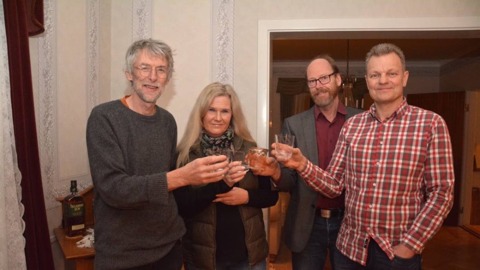 Än är glasen tomma, men om Opphem Malt AB:s styrelse, med bland andra Johan Bergstedt, Annika Haglund, Anders Ljungberg och Anders Haglund, får som de vill kommer glasen fyllas med lokal whisky och öl från Opphem och Kinda.