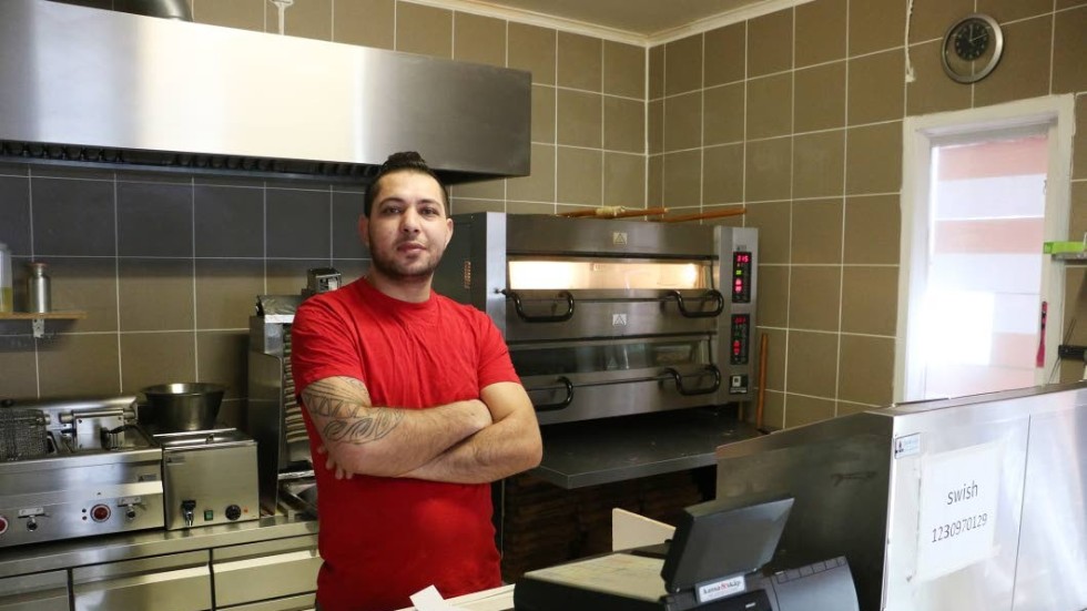 Mahmoud Mustafa jobbar på Pizzeria Jerico som har nya ägare i Vimmerbys Pizzeria & Grill. Sedan de tog över har lokalen genomgått en totalrenovering.