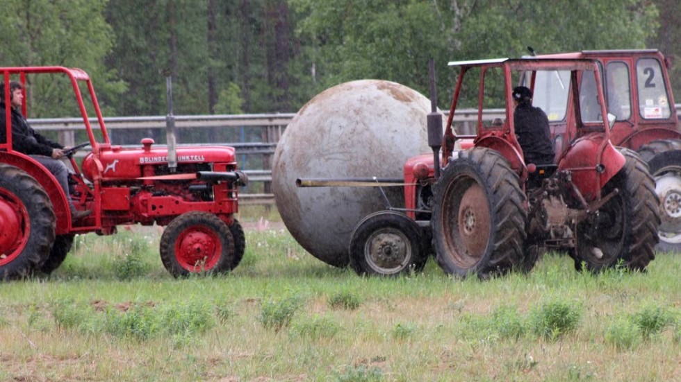 Traktorfotboll var en av de udda grenarna som hade Sverigepremiär på Tractor Power Weekend i Målilla för ett par år sedan.
